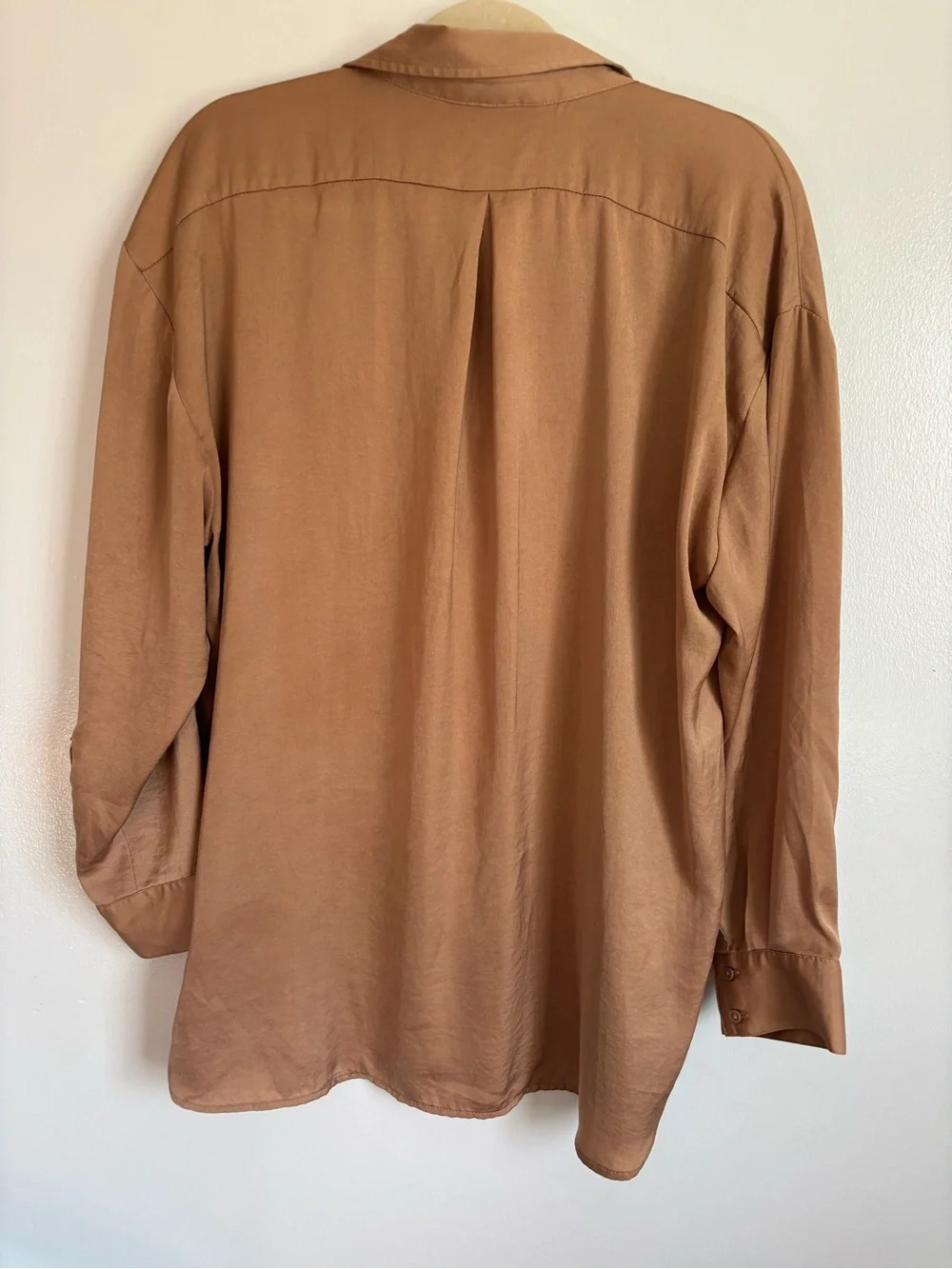 Banana Republic Satin Silk like Button-Down Shirt in tan Latte Brown size L
